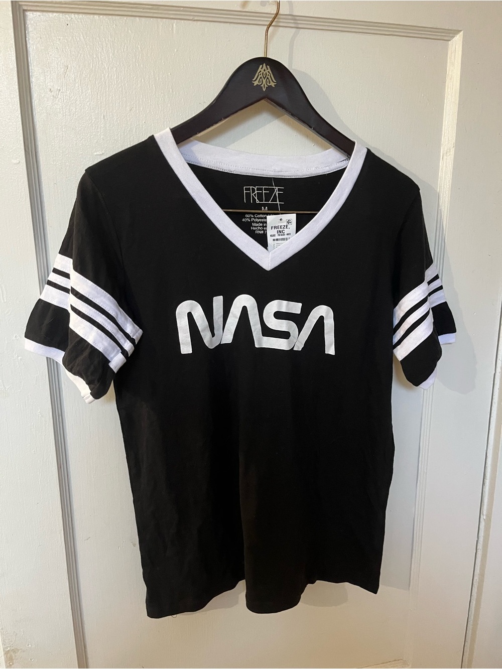 NWT FREEZE INC Women’s NASA Worm Logo Varsity V-Neck T-Shirt Size M Black